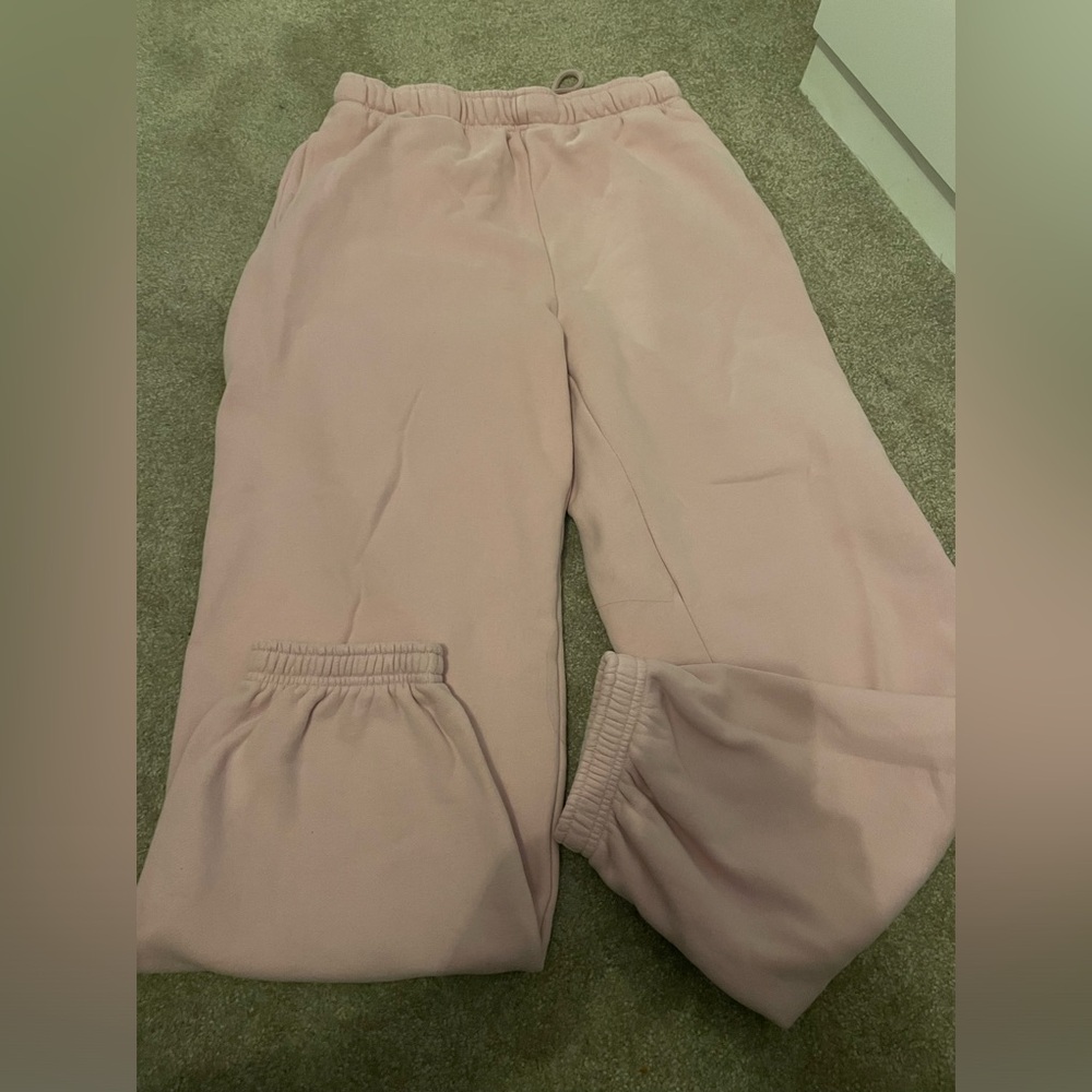 Aritzia pink bottoms